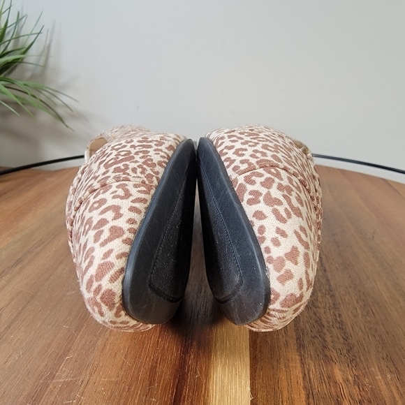 Journey Mini Leopard Print Pointed Toe Heeled Loafers Size 6 - Picture 14 of 17